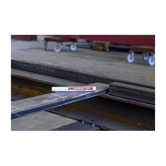 Lakkmarker Edding 750 fekete