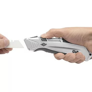   Univerzális vágókés WEDO 18 mm biztonsági 16,5 cm fém test gumi fogórész fém sínnel kerámia pót pengével